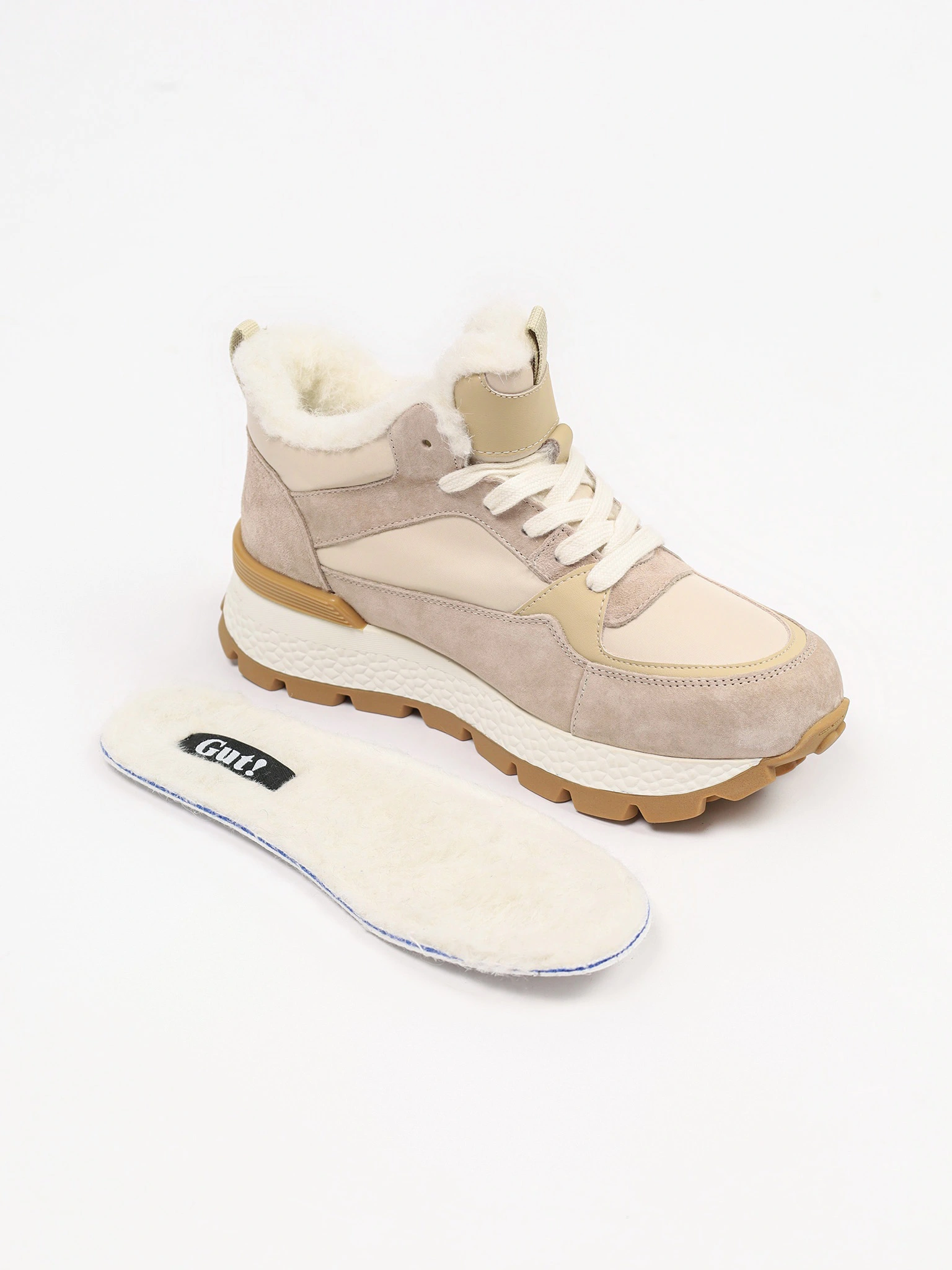 Кроссовки комбинированные бежевого цвета на рельефной подошве